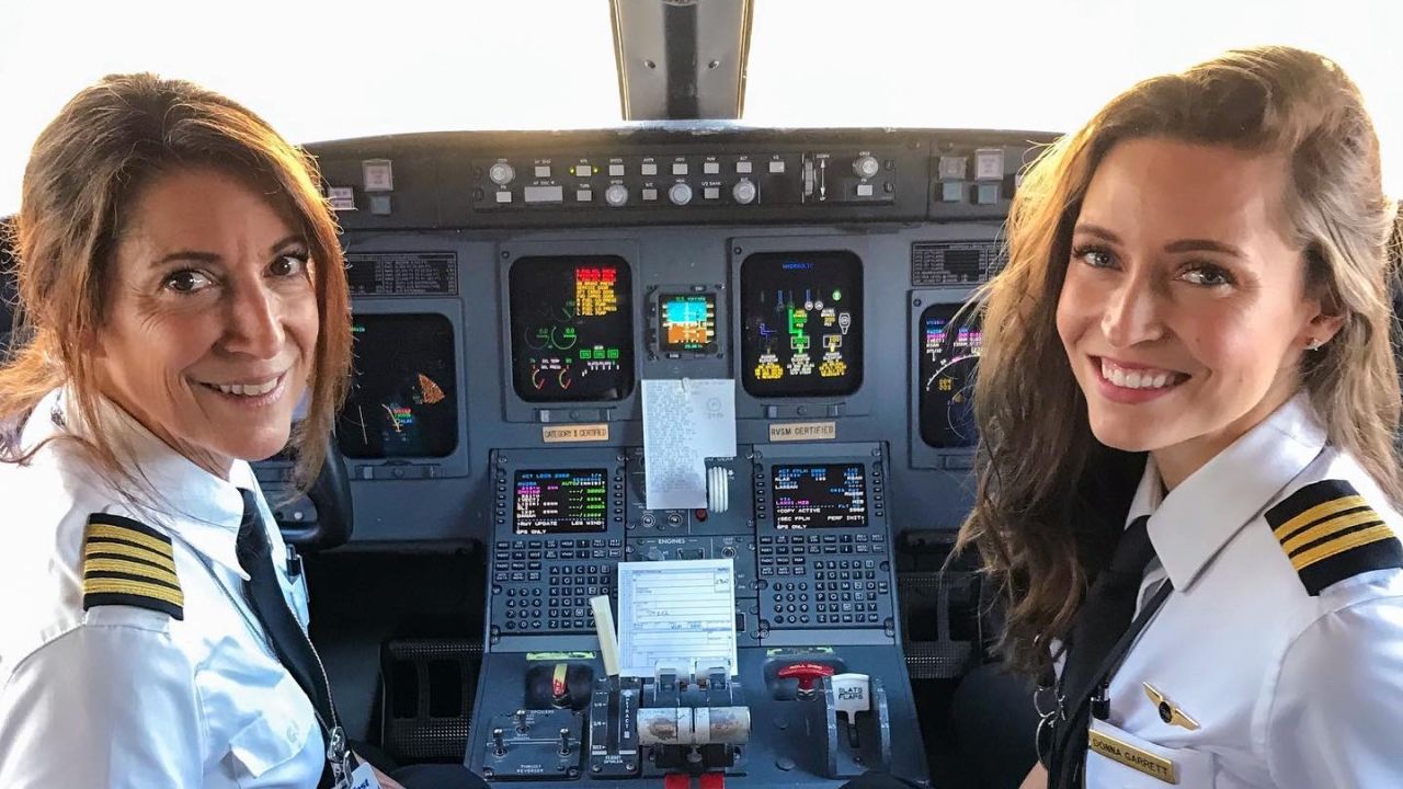 Suzy Garrett and her daughter Donna flew as co-pilots for SkyWest airlines.