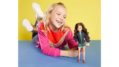 Creatable World Deluxe Character Kit - Chestnut Brown Wavy Hair