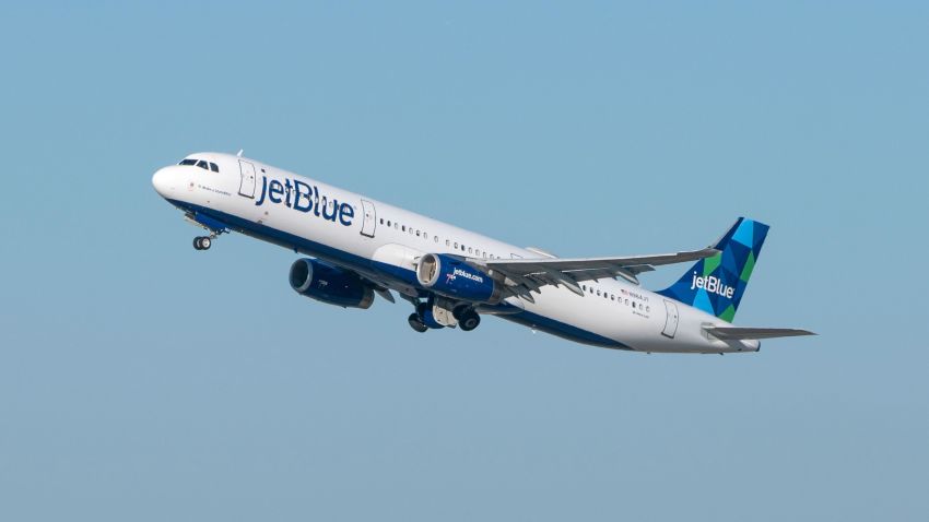 LOS ANGELES, CA - NOVEMBER 11: JetBlue Airways Airbus A321-231 takes off from Los Angeles international Airport on November 11, 2020 in Los Angeles, California.  (Photo by AaronP/Bauer-Griffin/GC Images)