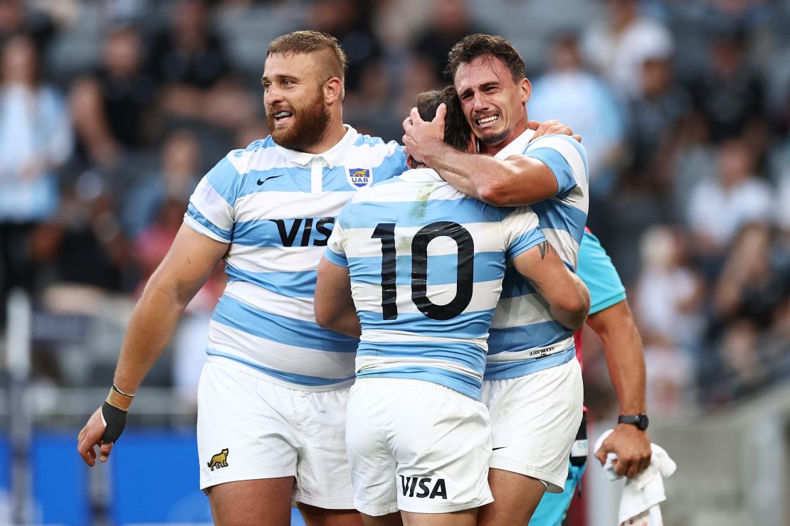 Argentina's Juan Imhoff (rights) reacts to his side's victory over New Zealand.