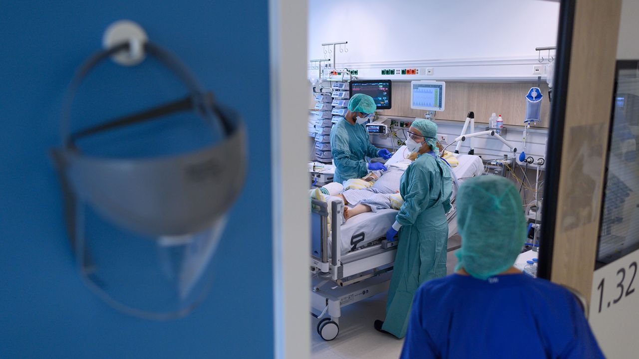 Nurses look after patients in the coronavirus intensive care unit of the University Hospital Dresden, November 13, 2020.