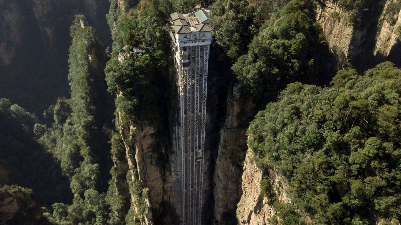 <strong>A choppy beginning: </strong>Local experts and scholars criticized the project, saying construction of the Bailong Elevator damaged the natural scenery. 