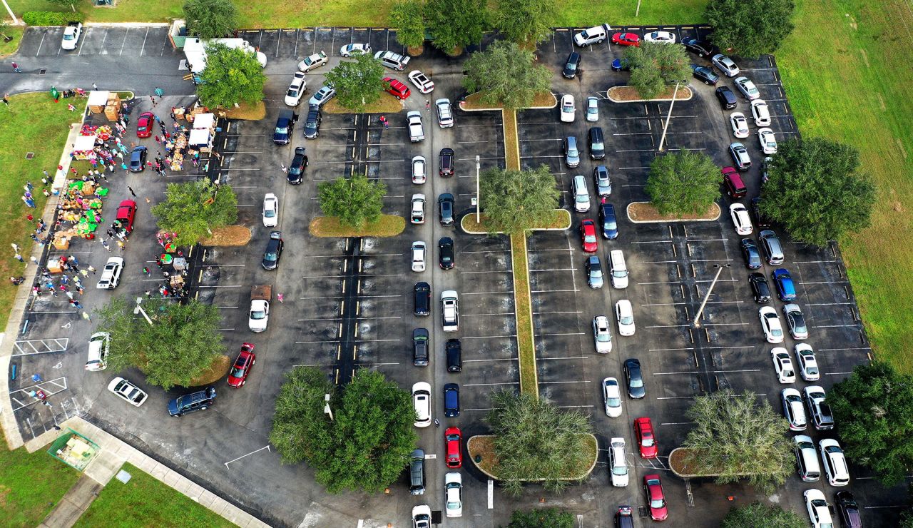 Vehicles line up for food distribution in Clermont, Florida, on November 21.