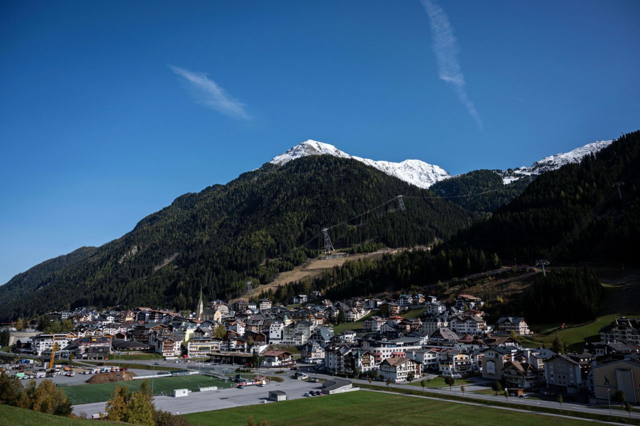Ischgl and its neighboring villages draw around 500,000 visitors each winter, with high-profile celebrities and politicians among them in previous years.