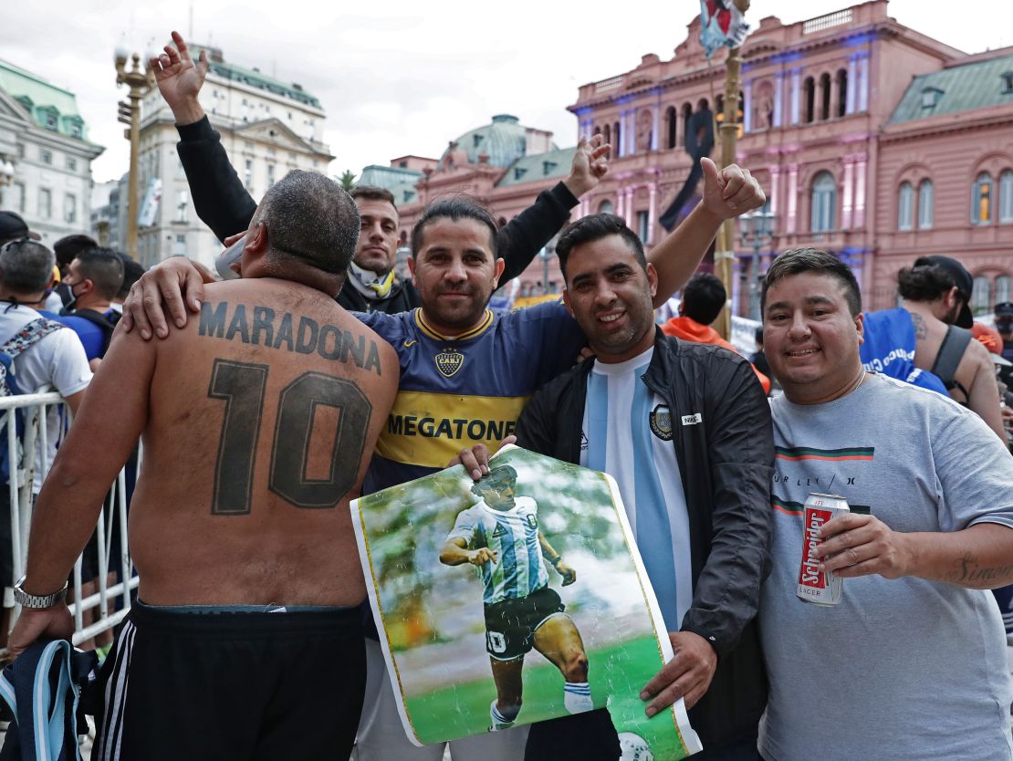 Fans wait to pay tribute to Maradona in Buenos Aires as his coffin arrives at the presidential palace. 