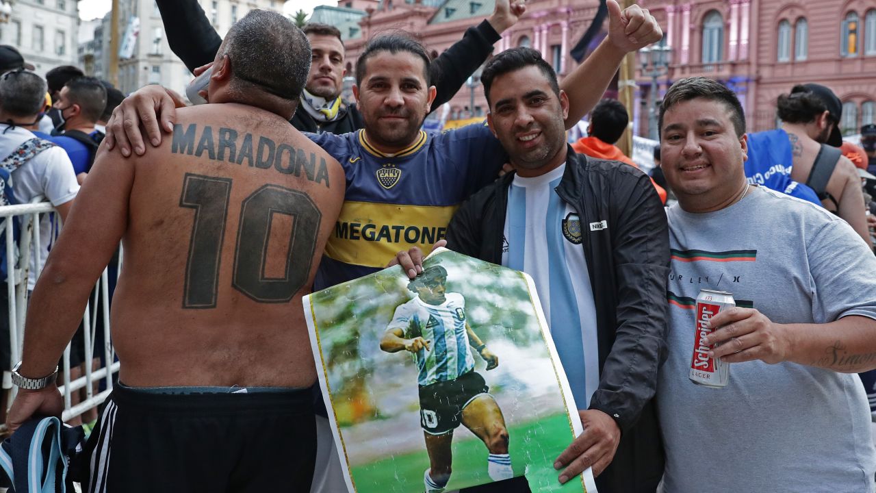 Fans wait to pay tribute to Maradona in Buenos Aires as his coffin arrives at the presidential palace.