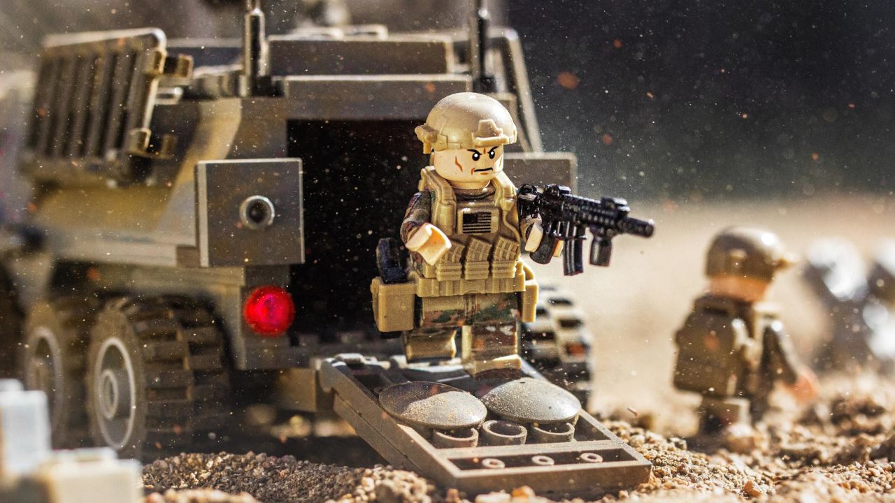 Leeds Rindende overalt LEGO won't make modern war machines, but others are picking up the pieces |  CNN
