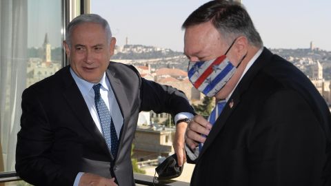 Netanyahu and former US Secretary of State Mike Pompeo in November.