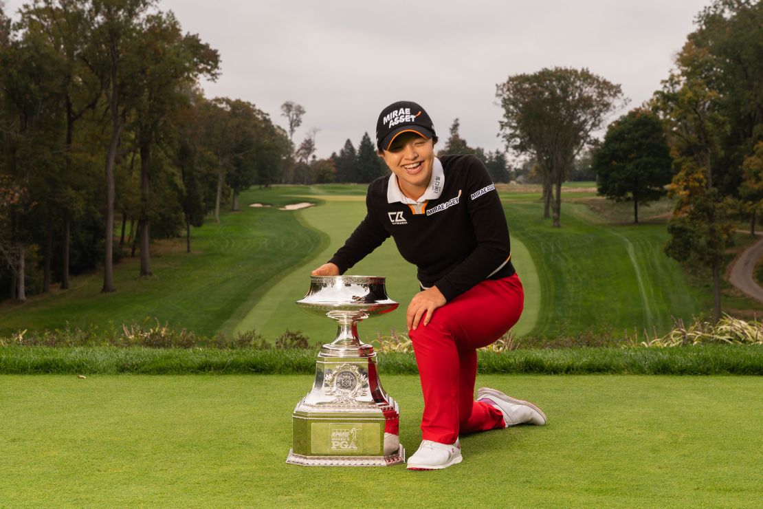 Kim poses with the trophy after winning the 2020 Women's PGA Championship.