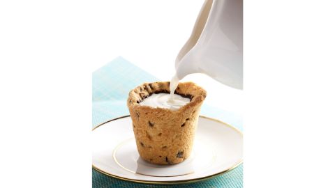 Kick off festivities with a toast using these chocolate chip cookie shot glasses.