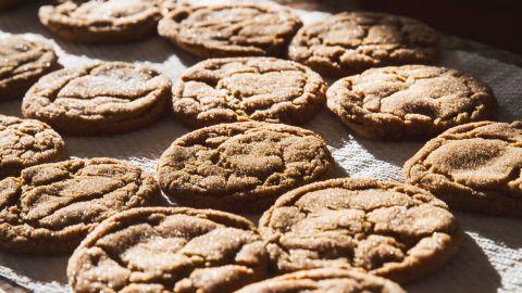 Traditional ginger molasses cookies will ship well.