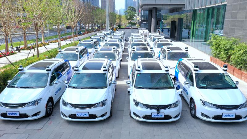 चीन में सेल्फ ड्राइविंग रोबोटिक टैक्सियों का चलन बढ़ रहा है

– i7 News
