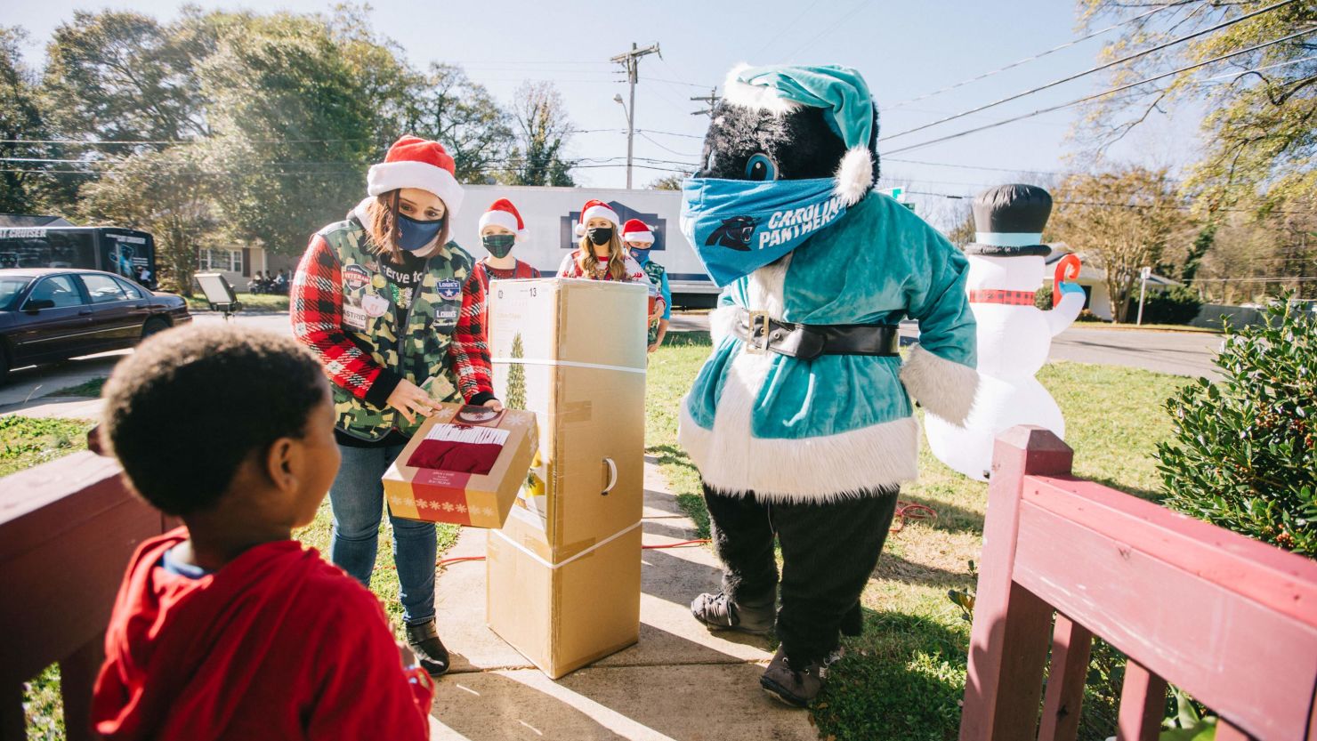 NFL athletes, Lowe’s donating 1 million in Christmas trees to needy families CNN