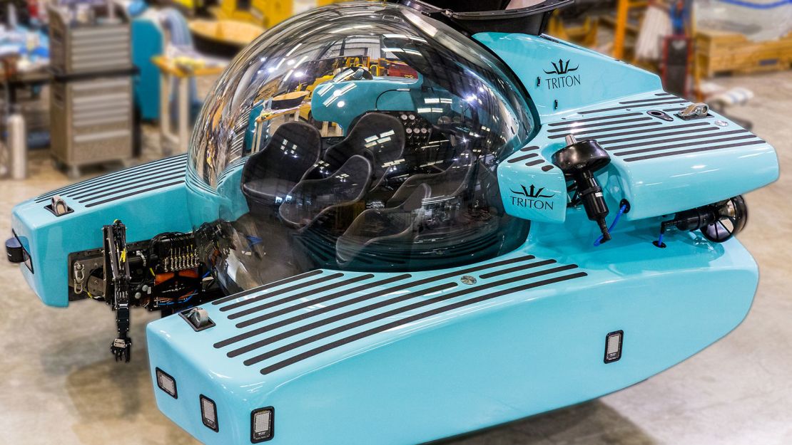 Triton 3300/6 features the world's largest transparent, spherical passenger compartment.