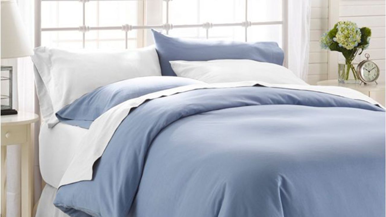LV BEDDING SET  Designer bed sheets, Bed linens luxury, Bed design