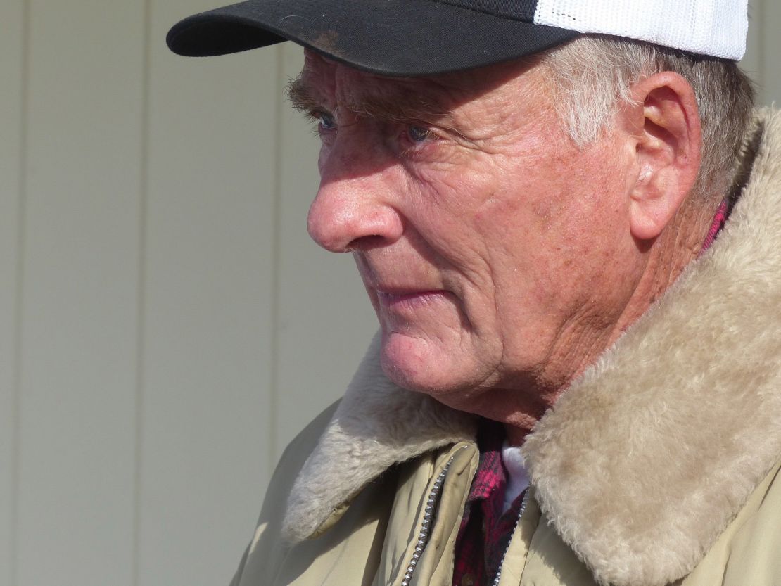 Dwight Hammond Jr. greets protesters outside his Burns, Oregon, home in 2016.