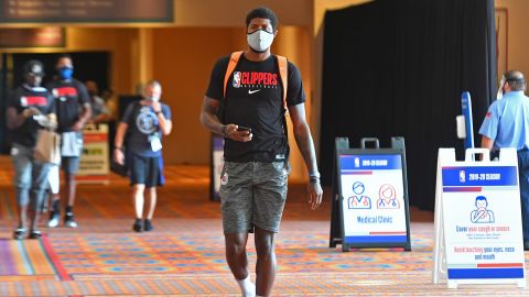 Paul George #13 of the LA Clippers arrives during practice as part of the NBA Restart 2020 on July 21, 2020 in Orlando, Florida.