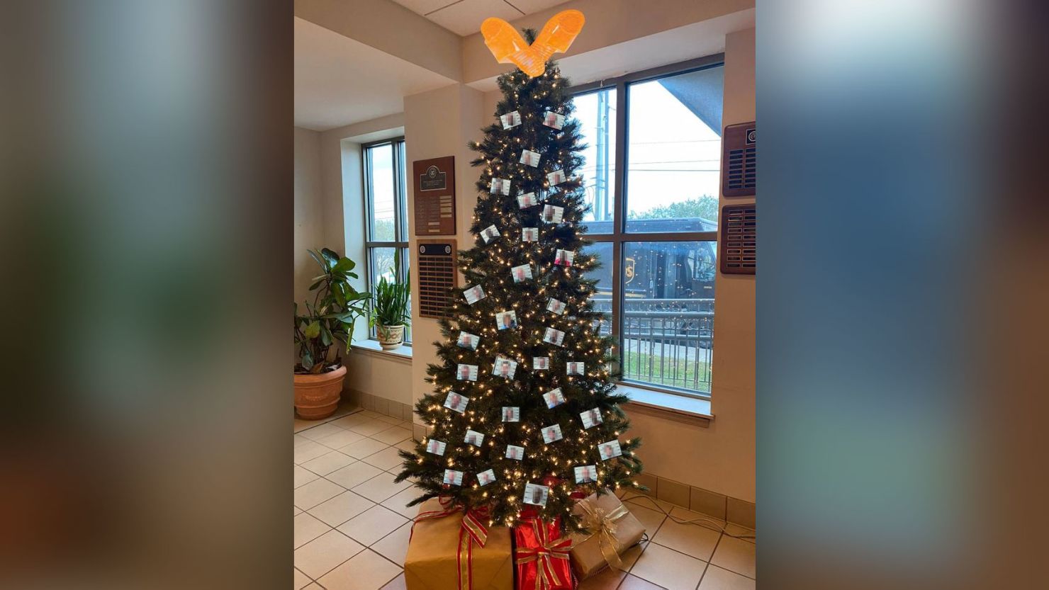 Alabama sheriff’s office deletes photo of Christmas tree with