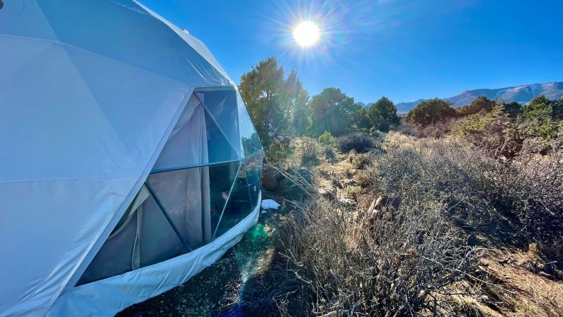 A move from the East Coast to the West Coast prompted two CNN producers to drive across the United States. A geodome rental in Monticello, Utah, offered exactly what they were looking for: a remote, unique and tranquil setting.
