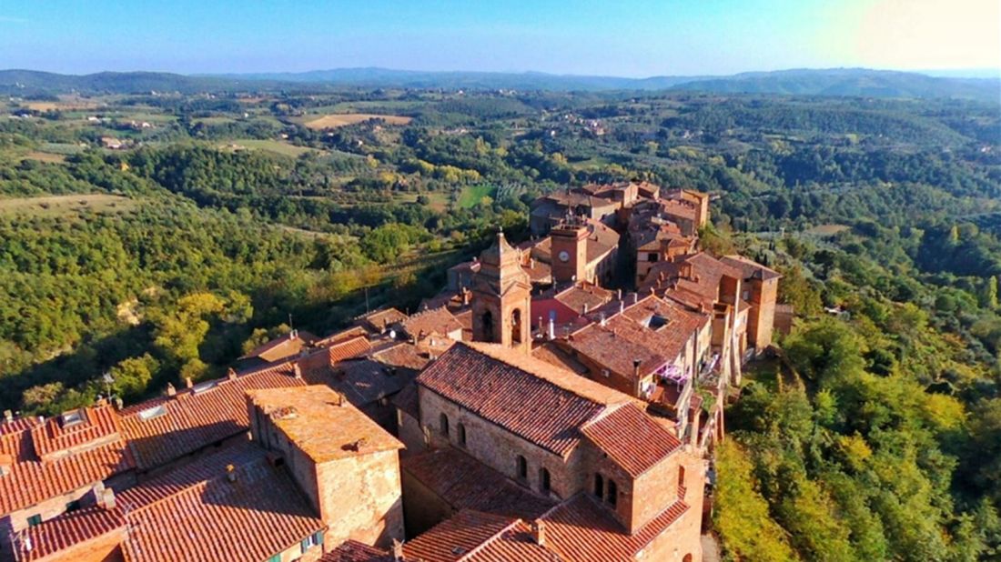 <strong>Monteleone di Orvieto, Umbria:</strong> This tiny hilltop village in the region of Umbria offers one of the most stunning panoramas of central Italy across the ragged Apennine mountain range. 