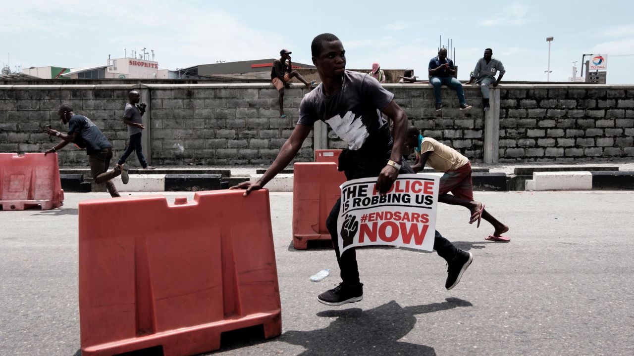 #EndSARS protestors rearrange barricades near Lekki Toll Gate in Lagos, Nigeria