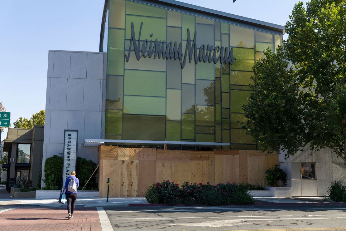 Neiman Marcus sees bankruptcy exit by September as loans agreed