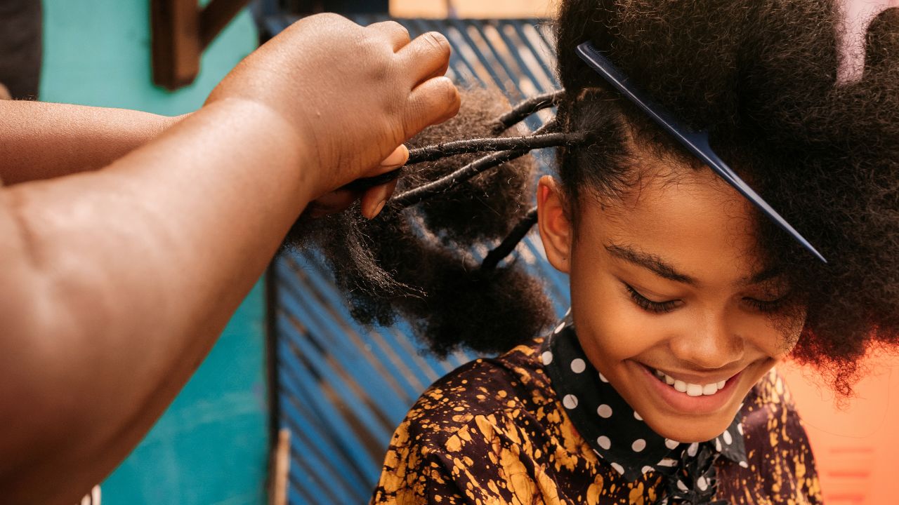 05 Africa hair braiding photos RESTRICTED