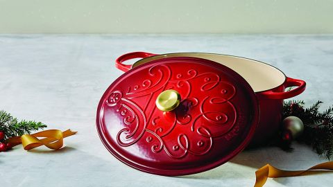Le Creuset Noel 6.75-Quart Cast-Iron Oval Dutch Oven With Lid