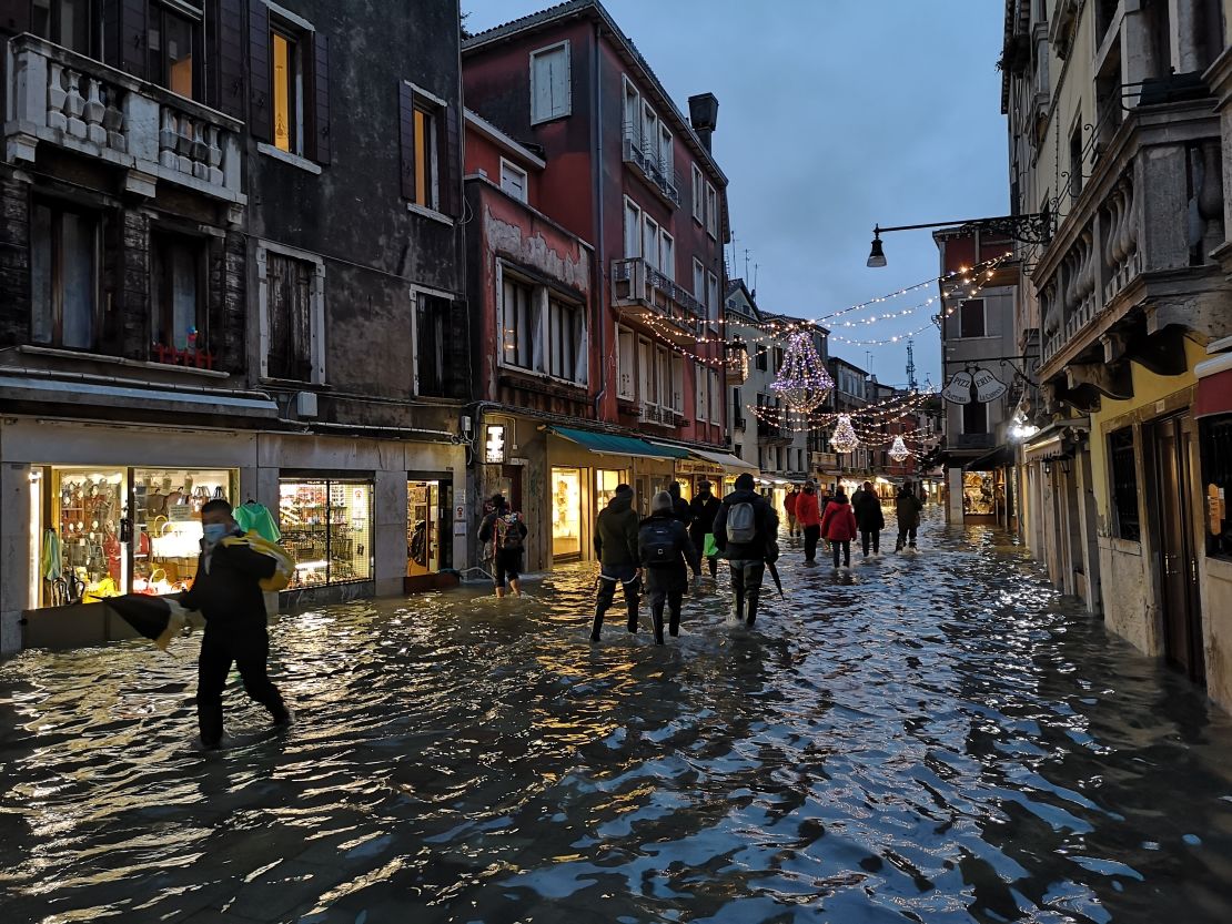 Even higher areas of the city, like the Strada Nuova main thoroughfare, were flooded