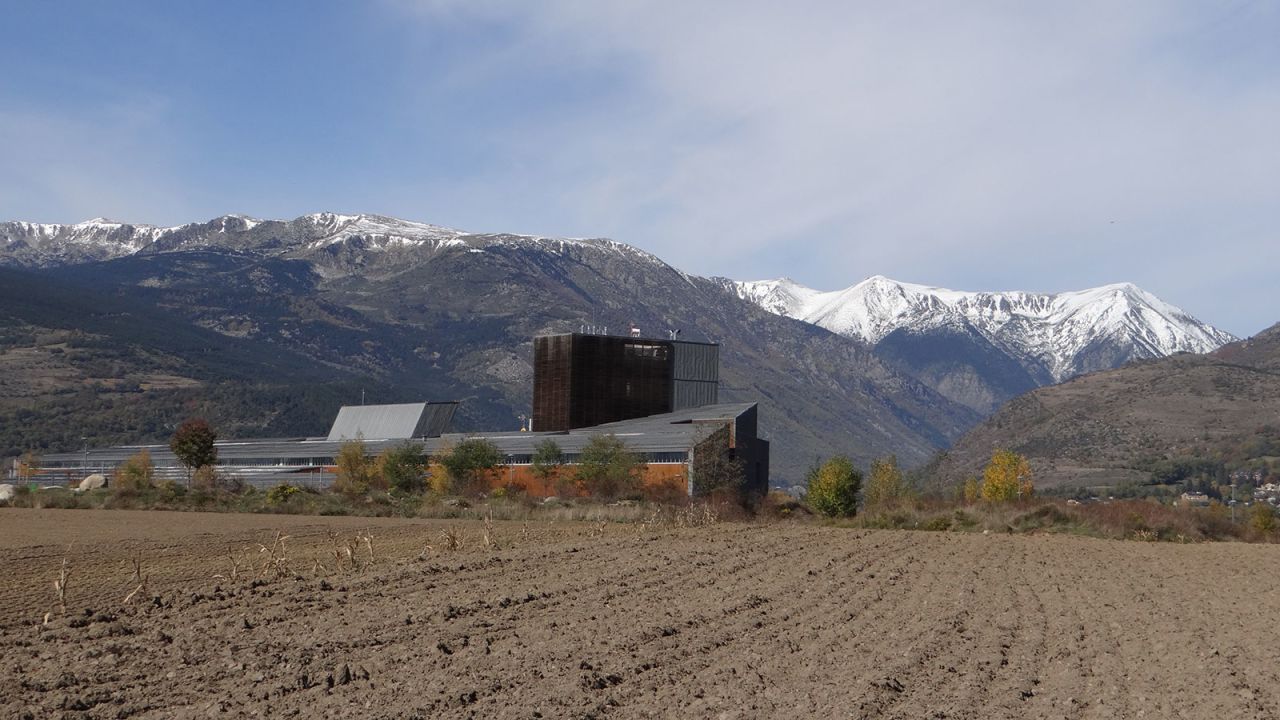 <strong>Cross-border hospital: </strong>Hospital de Cerdanya/Hôpital de Cerdagne is entirely in Spanish territory but yards away from France, on the right-hand side of this picture. 