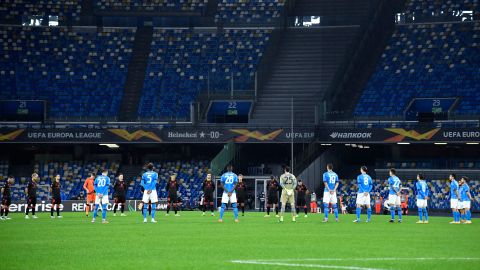 Players hold a minute's silence for late Italian football legend Paolo Rossi.