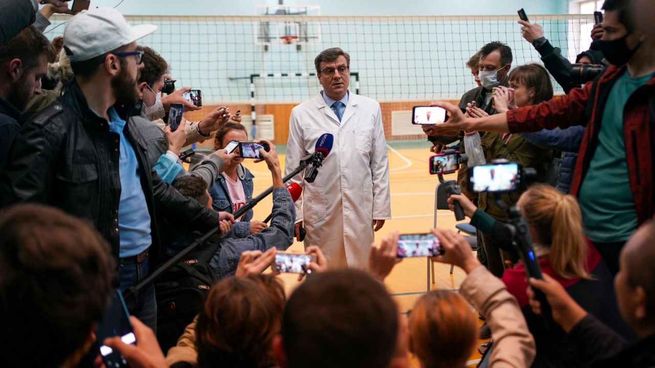 Alexander Murakhovsky, chief doctor at Omsk Emergency Hospital No. 1, talks to reporters about Navalny's treatment. Decisions about whether to release Navalny went back and forth.
