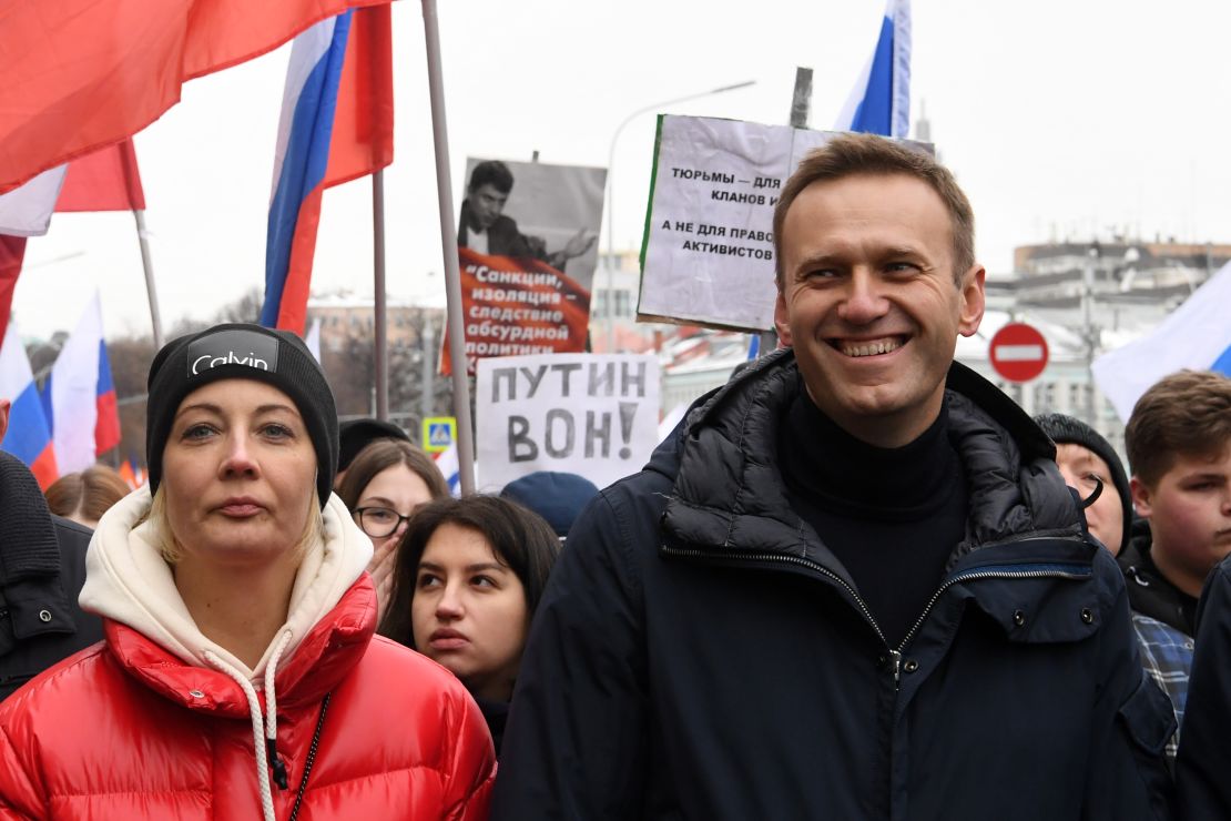 Alexey Navalny and his wife, Yulia, march in memory of slain Kremlin critic Boris Nemtsov in Moscow in 2019. Yulia became ill during a vacation in Kaliningrad.