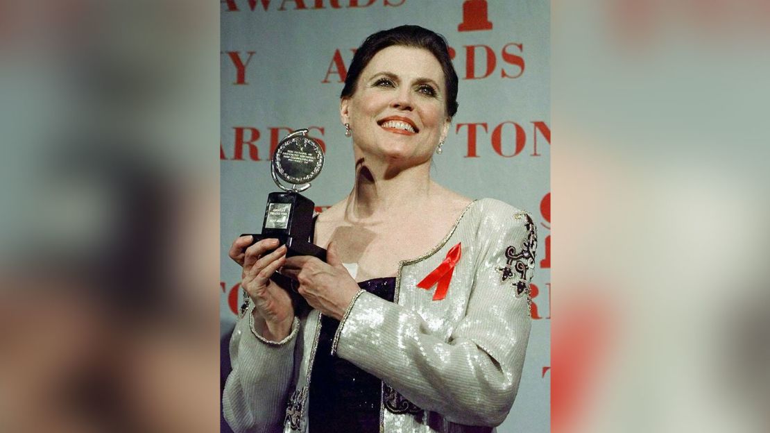  Ann Reinking poses with her Tony Award for Best Choreography for the show "Chicago" during the 1997 Tony Awards at Radio City Music Hall.