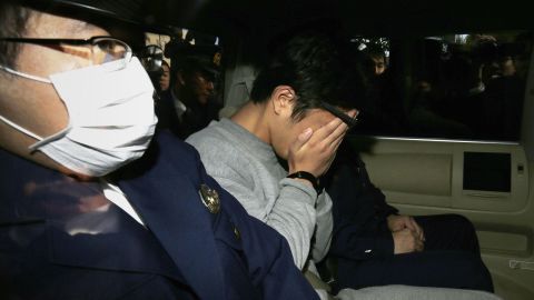  Takahiro Shiraishi covers his face with his hands as he is transported to the prosecutor's office from a police station in Tokyo on November 1, 2017.