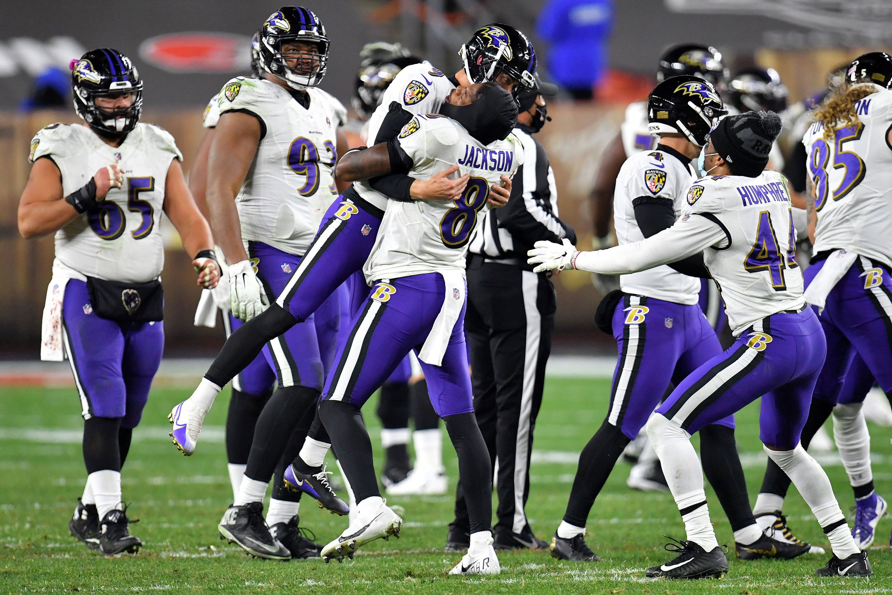 NFL: Baltimore Ravens beat Browns with field goal in dying seconds in  Monday Night Football classic