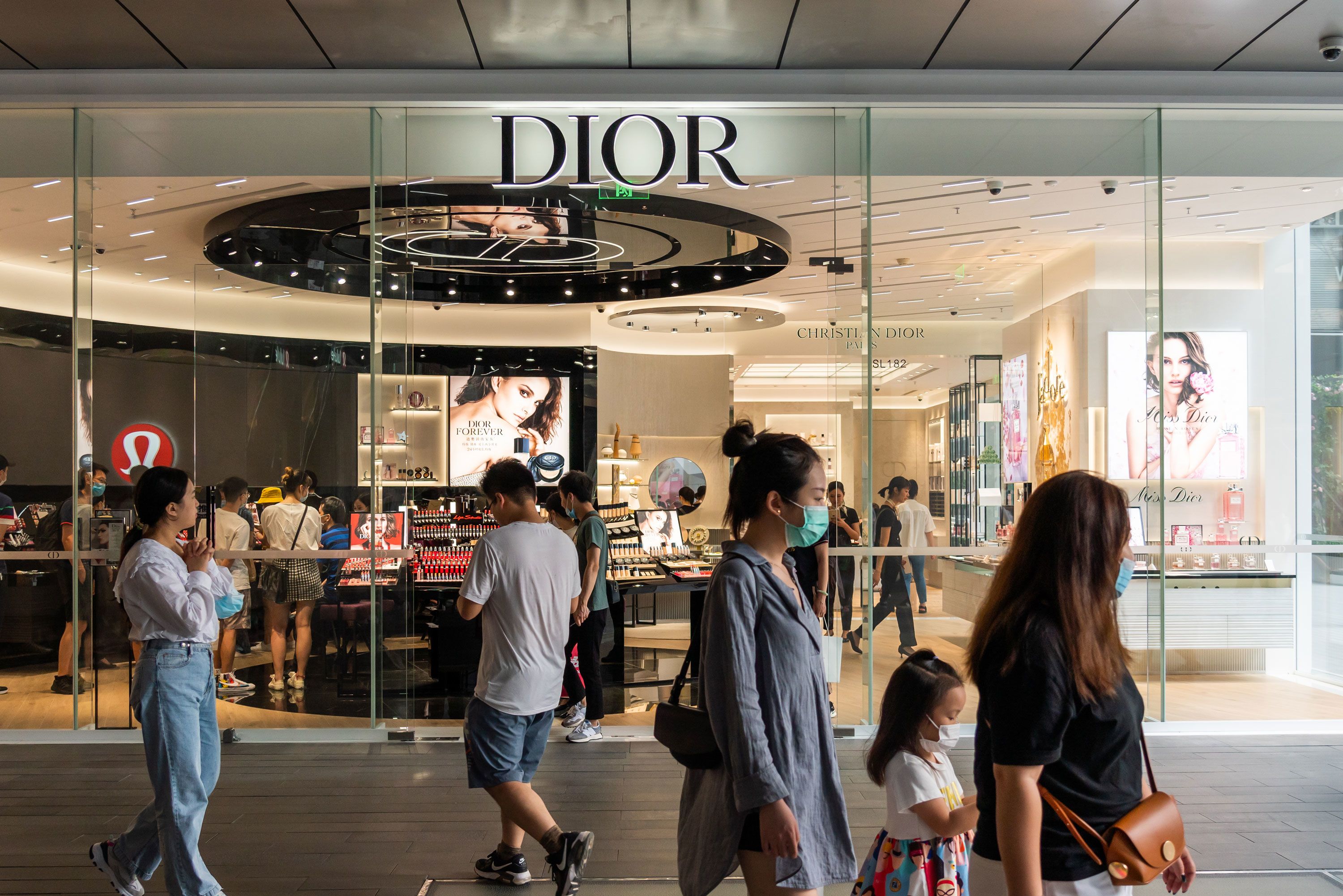 China Luxury Market Booms on Better Pricing - Caixin Global
