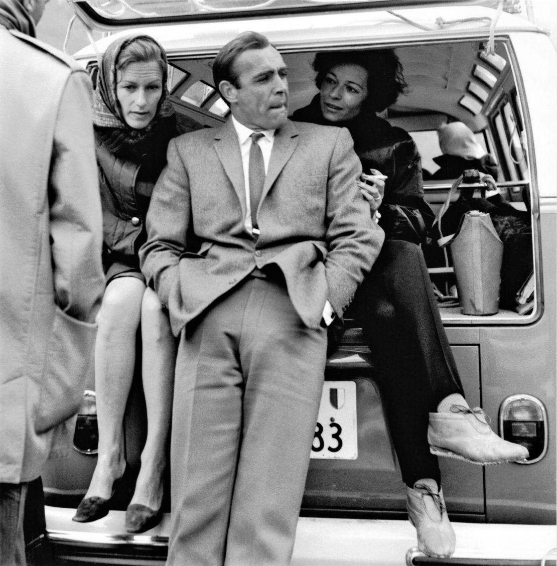 Sean Connery pictured alongside Tania Mallet's stunt double, Phillys Cornell (left), and director Guy Hamilton's wife, Miriam Charrière (right).