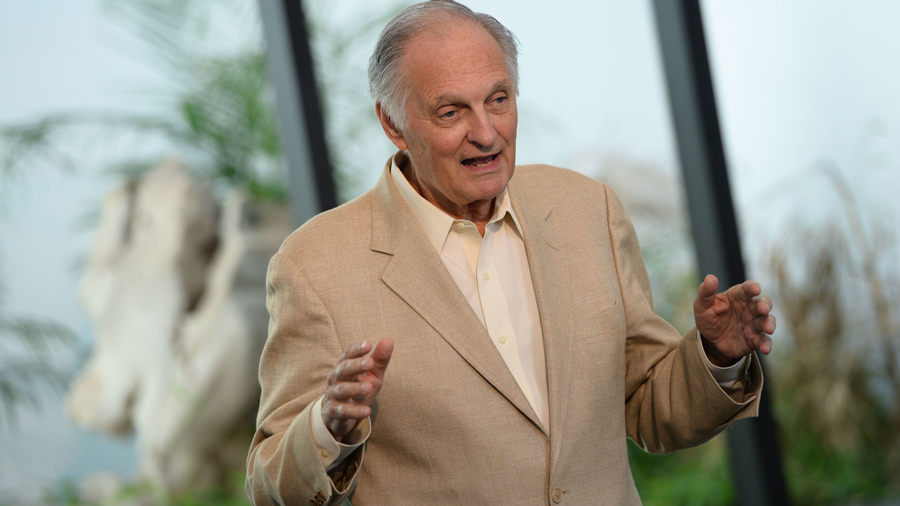 Alan Alda Shares Indispensable Communication Insights From His Life As An  Actor