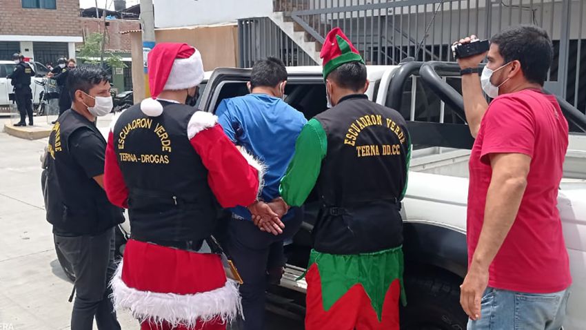 Reuters: Peruvian police drugs-squad members disguised as Santa Claus and an elf swooped into a house in Lima not to deliver gifts but to capture a suspected cocaine and dope dealer as part of an anti-drug operation.