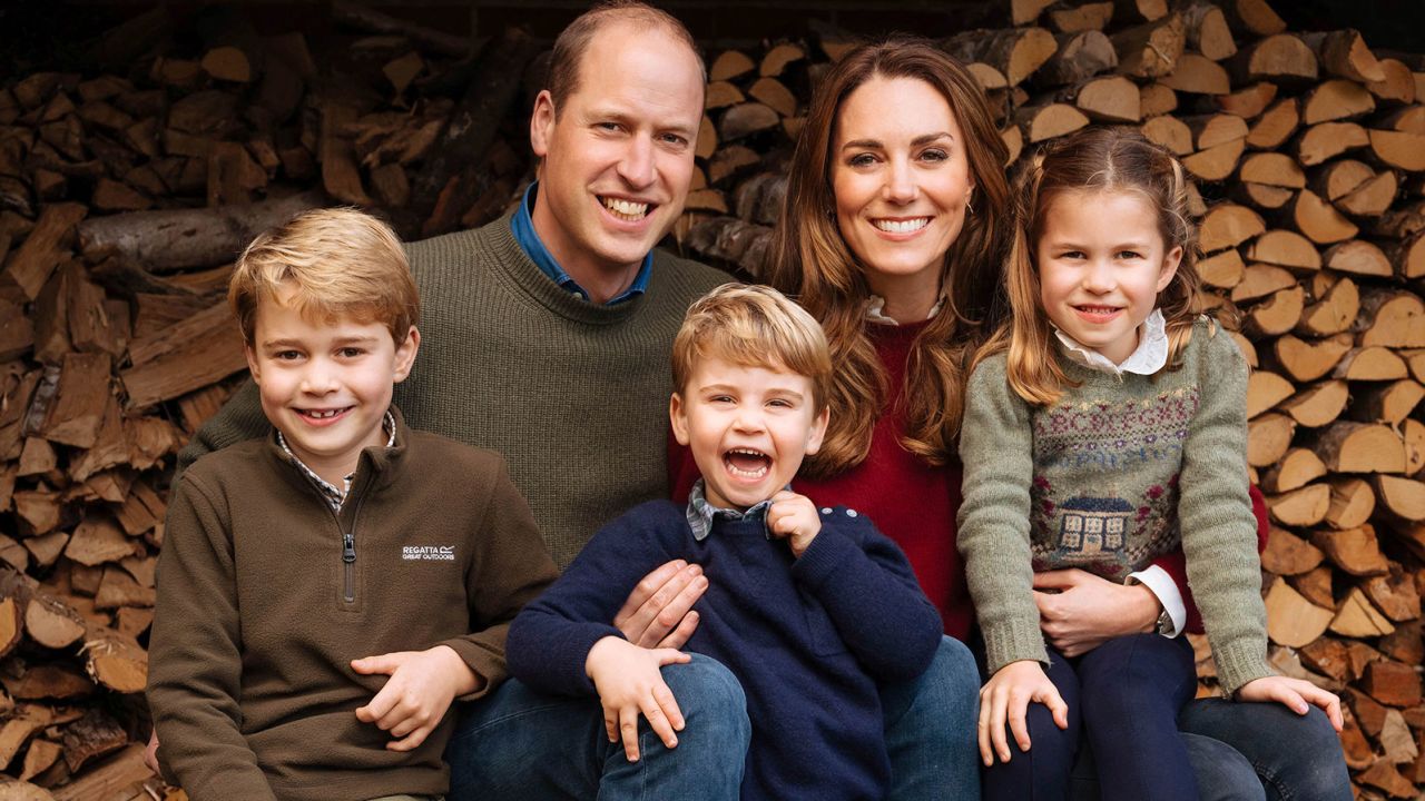 This autumn 2020 image provided by Kensington Palace on December 16 shows the 2020 Christmas card of Britain's Prince William, Kate, Duchess of Cambridge and their children, Prince George, left, Princess Charlotte and Prince Louis, center.