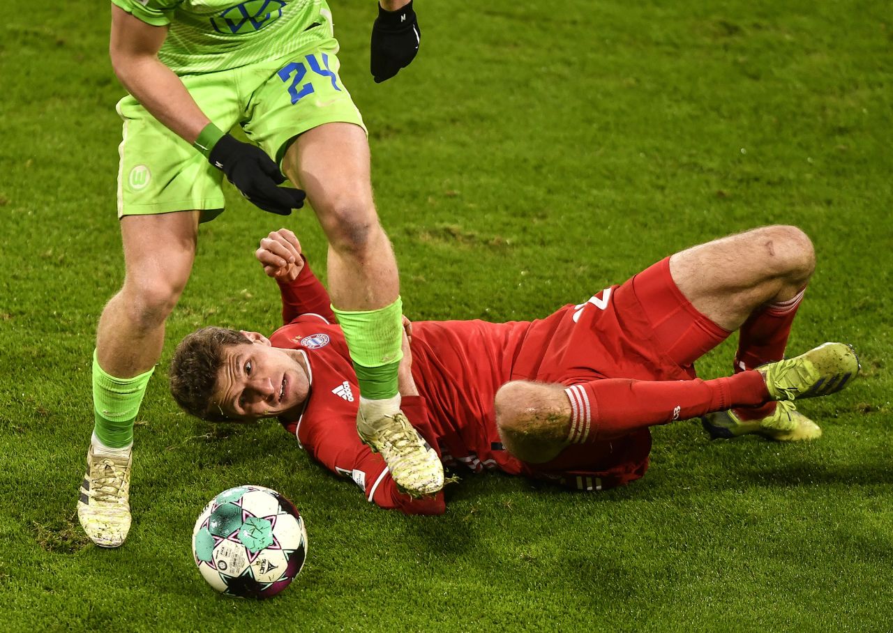 Bayern Munich's Thomas Müller eyes the ball during a Bundesliga match against Wolfsburg on Wednesday, December 16.
