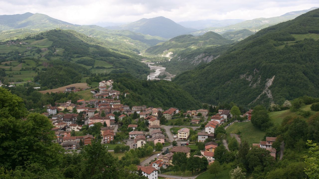 Vetto sits within the foothills of the Apennine Mountains.