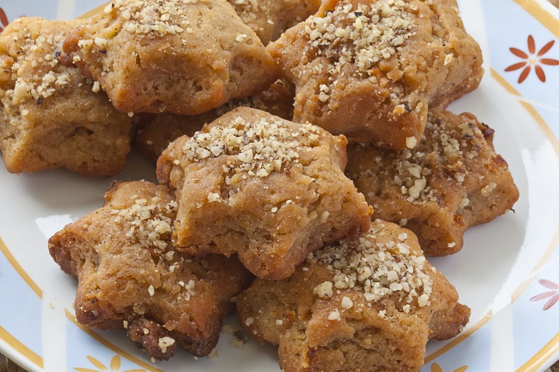 Las galletas navideñas con miel son parte de una comida típica navideña griega.