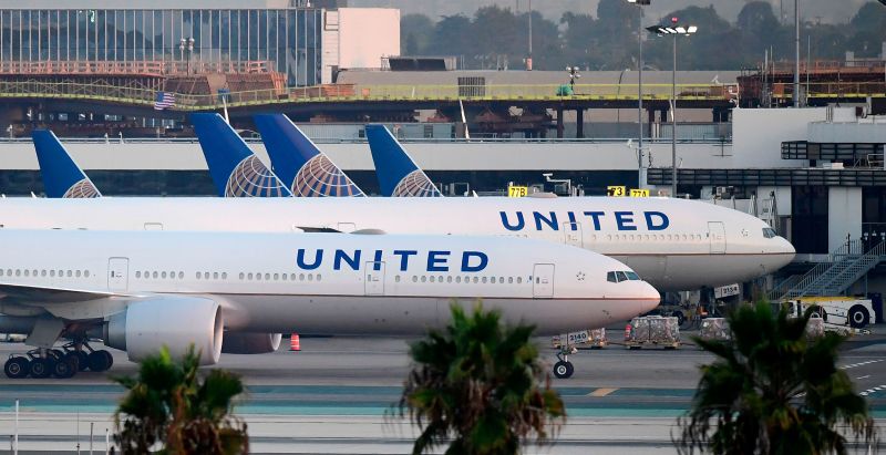 United Airlines Vaccinated Frequent Fliers Could Win A Year Of Free   201219142224 United Airlines Los Angeles File 