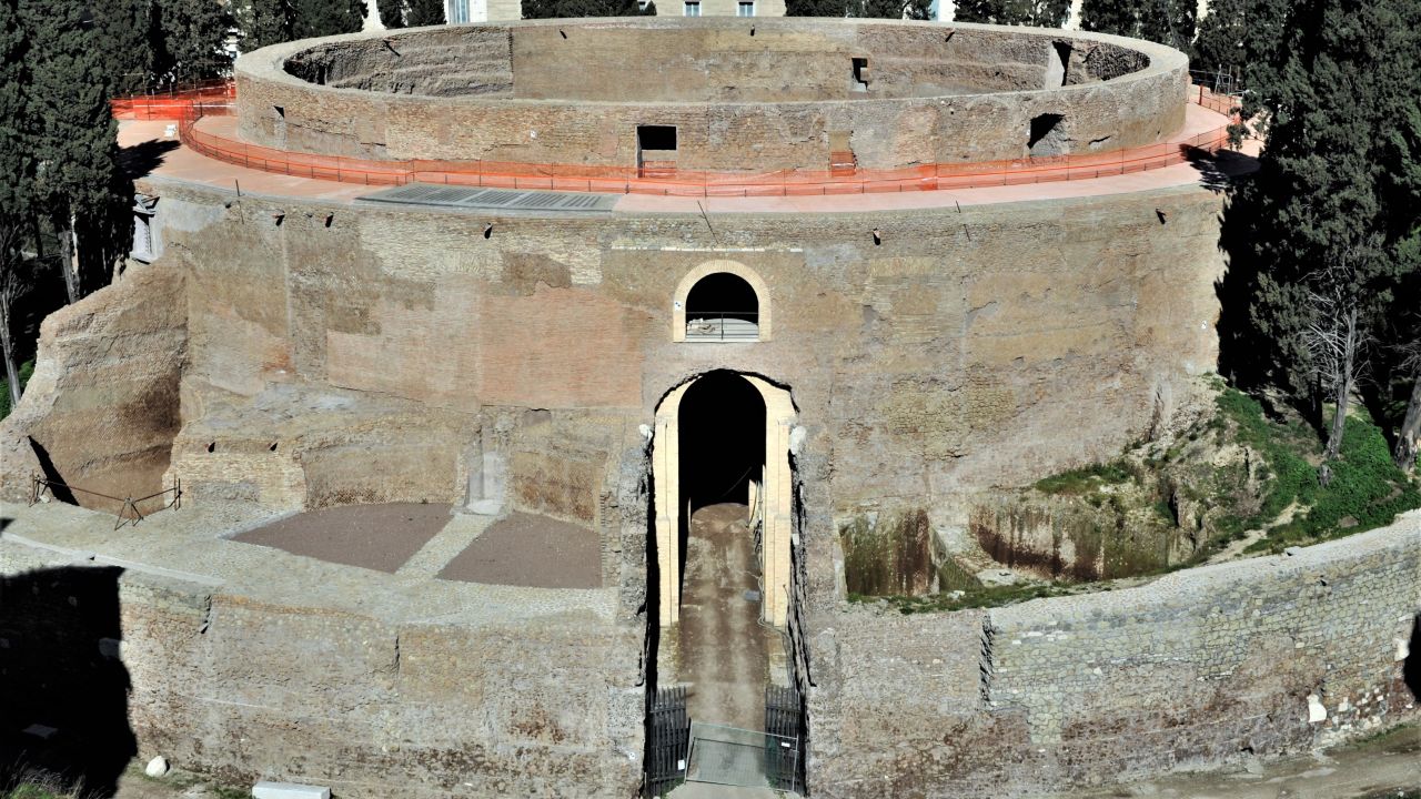 The mausoleum was originally as big as the Pincian hill.