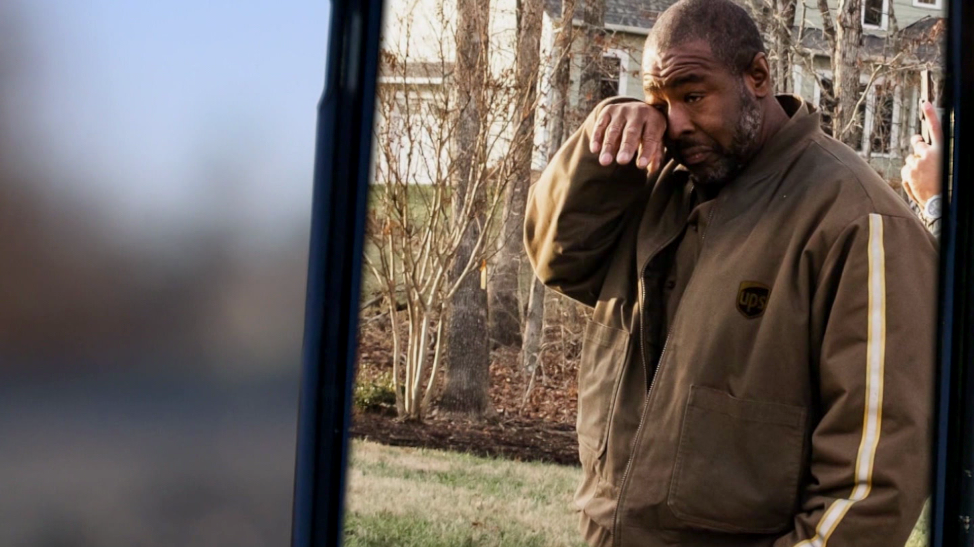 Virginia neighbors surprise UPS driver with emotional 'thank you