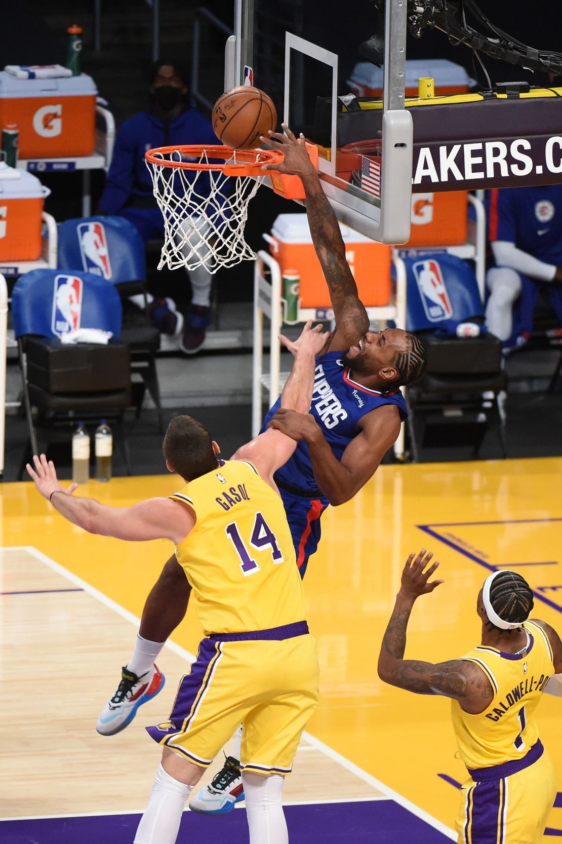 Kawhi Leonard dunks the ball against the Lakers.