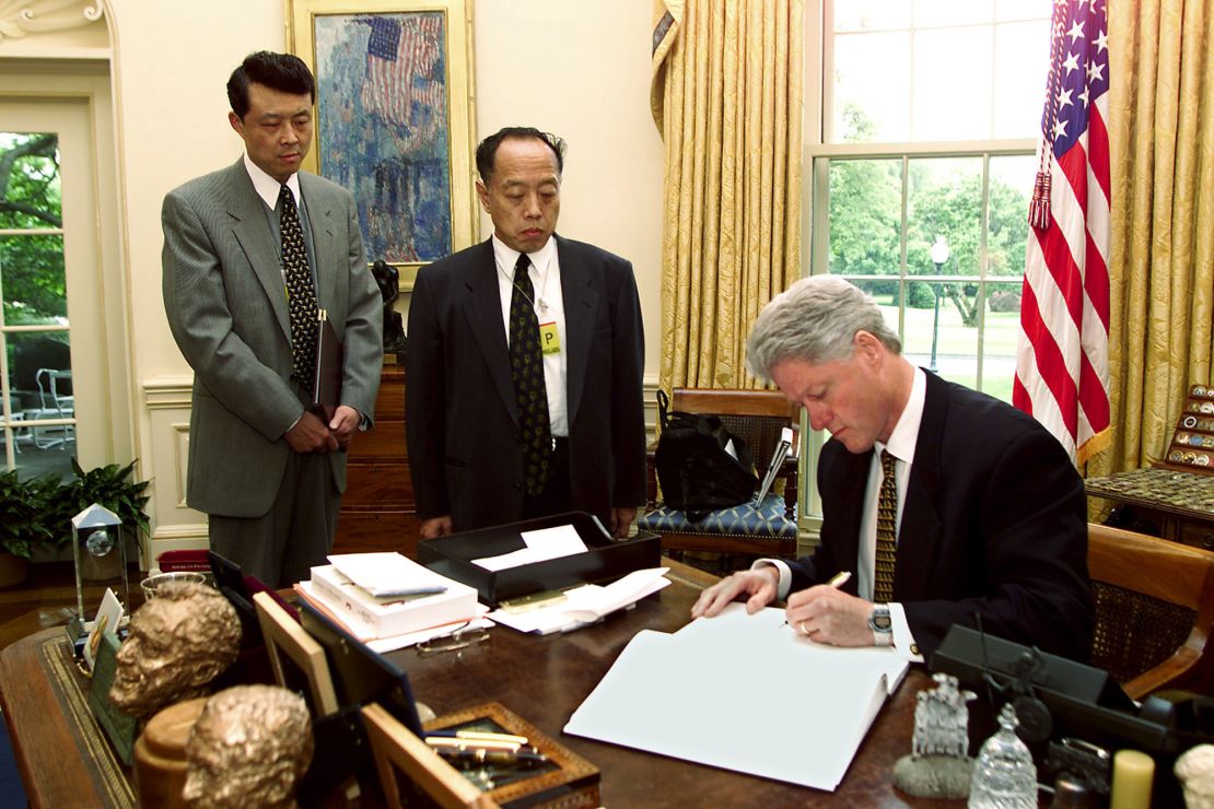 Liu Xiaoming (left) seen visiting then US President Bill Clinton at the White House on May 13, 1999.
