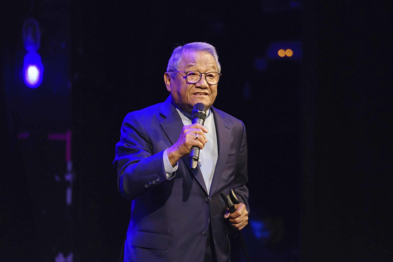 Mexican composer and singer <a href="https://www.cnn.com/2020/12/28/entertainment/armando-manzanero-death-scli-intl/index.html" target="_blank">Armando Manzanero</a> died December 28 after battling Covid-19 for weeks. He was 85. Manzanero was a prolific composer, with more than 600 songs to his name, according to Mexico's Society for Authors and Composers. His songs were interpreted by artists from around the world, including Elvis Presley, Dionne Warwick, Perry Como, Spanish singer Raphael and fellow Mexican star Luis Miguel.
